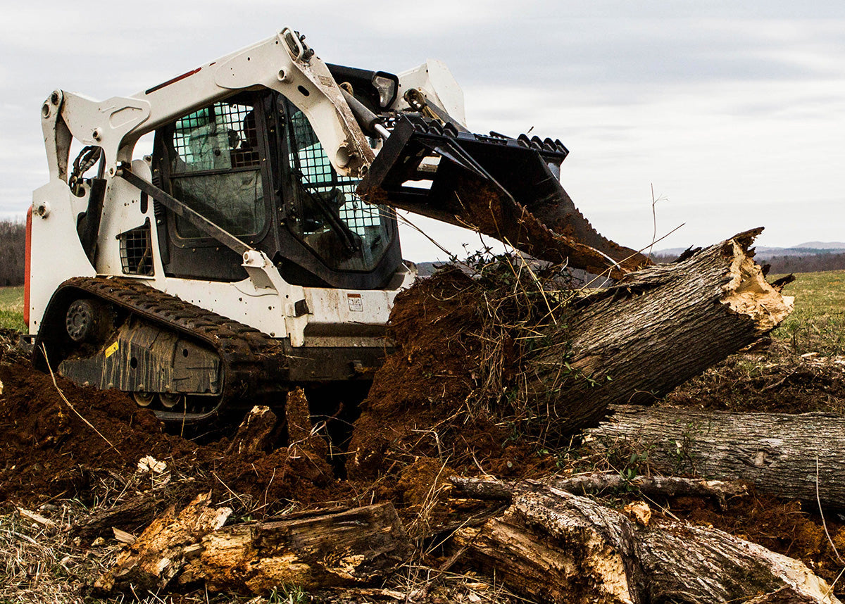 What features should I look for in a stump bucket to ensure effective stump removal and ground clearing?